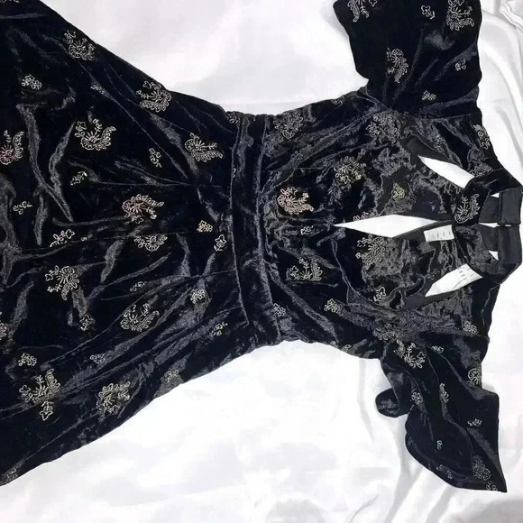 Genevieve Black Velvet Embroidered Romper Lost + Wander size XS - Picture 11 of 12